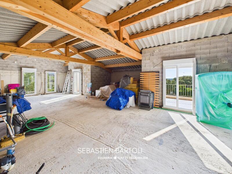 Maison - 208 m² - 4 pièces