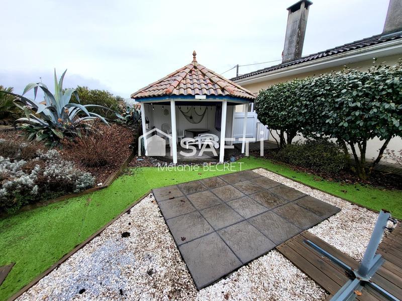 Maison - 223 m² - 8 pièces