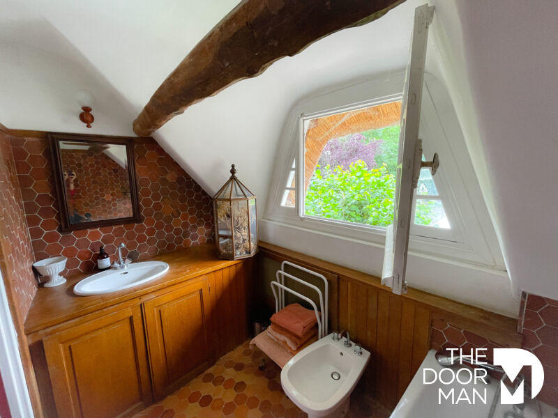 Maison - 350 m² - 15 pièces