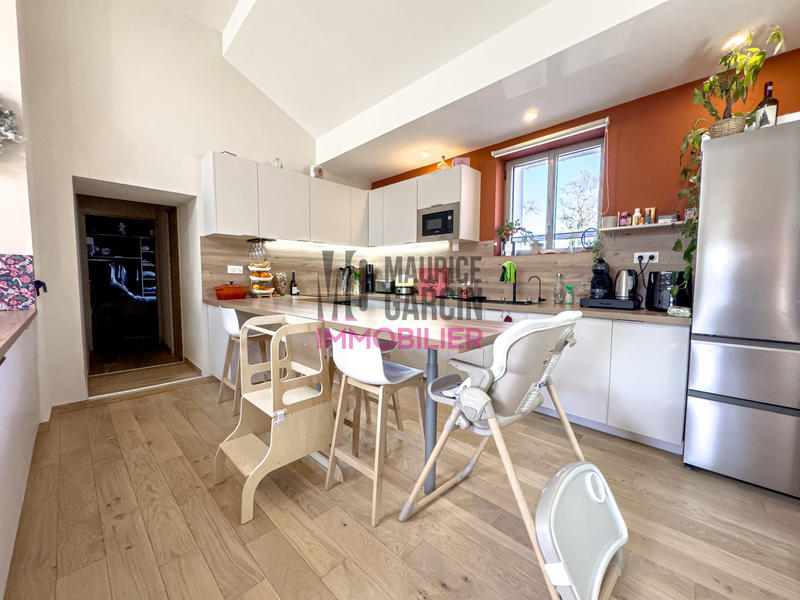 Maison - 260 m² - 10 pièces