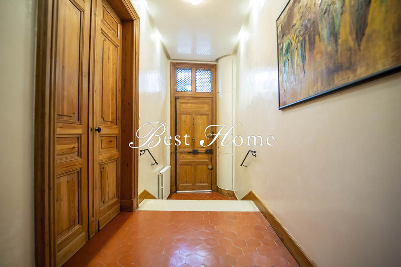 Maison - 245 m² - 8 pièces