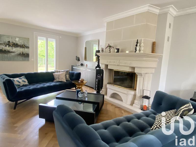 Maison - 240 m² - 8 pièces