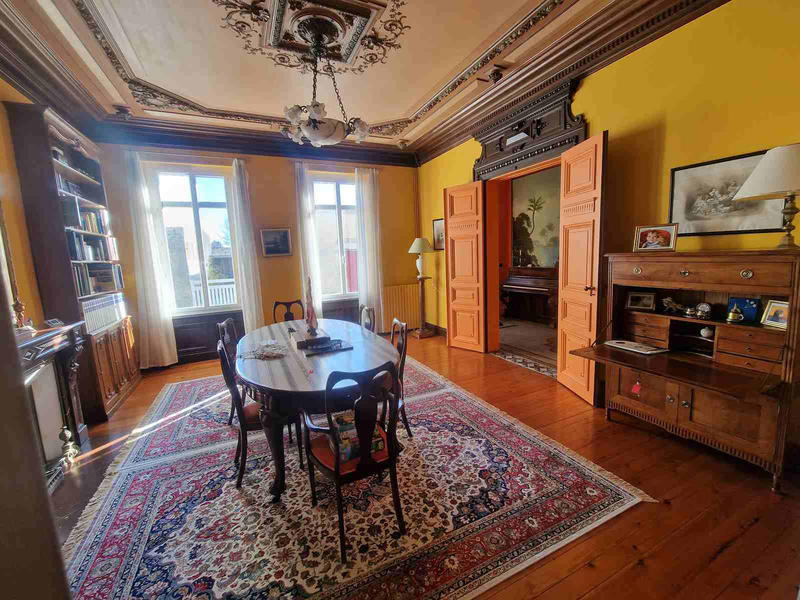 Maison - 331 m² - 10 pièces
