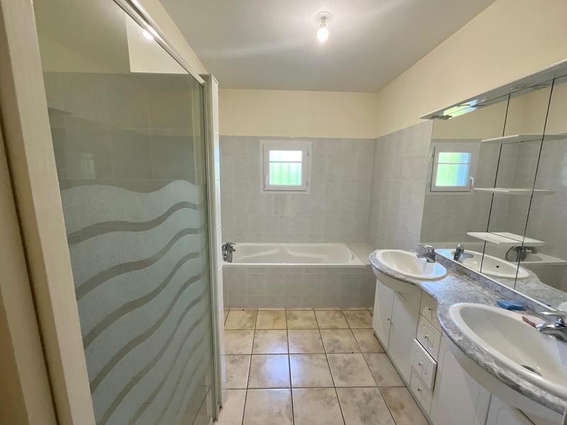 Maison - 122 m² - 4 pièces