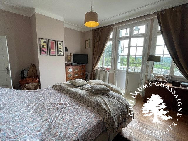 Maison traditionnelle - 336 m² - 10 pièces