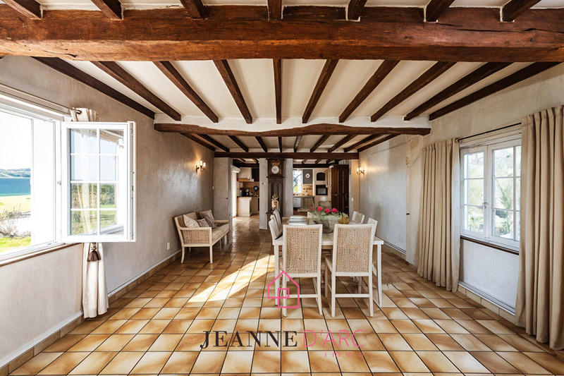 Maison - 210 m² - 8 pièces