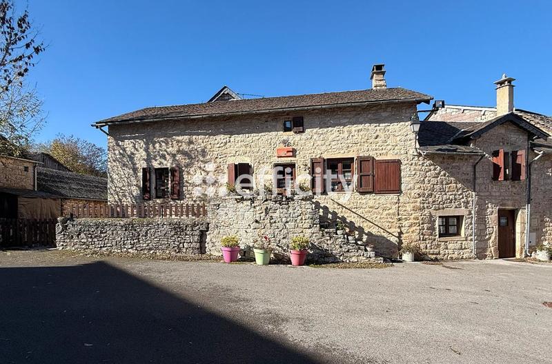 Maison - 275 m² - 9 pièces