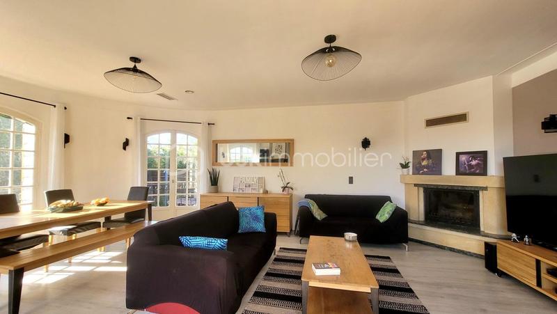 Propriété - 180 m² - 8 pièces