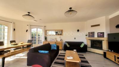 Propriété - 180 m² - 8 pièces