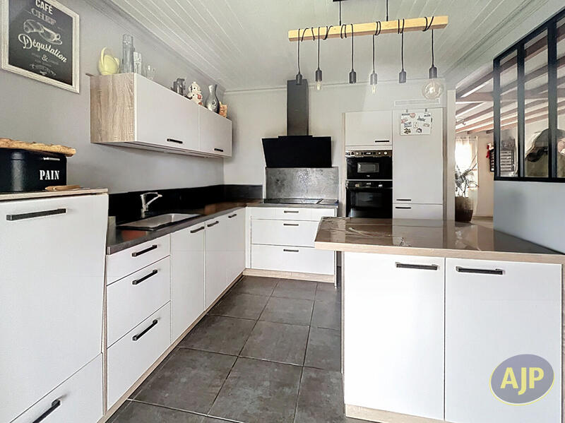 Maison - 107 m² - 6 pièces