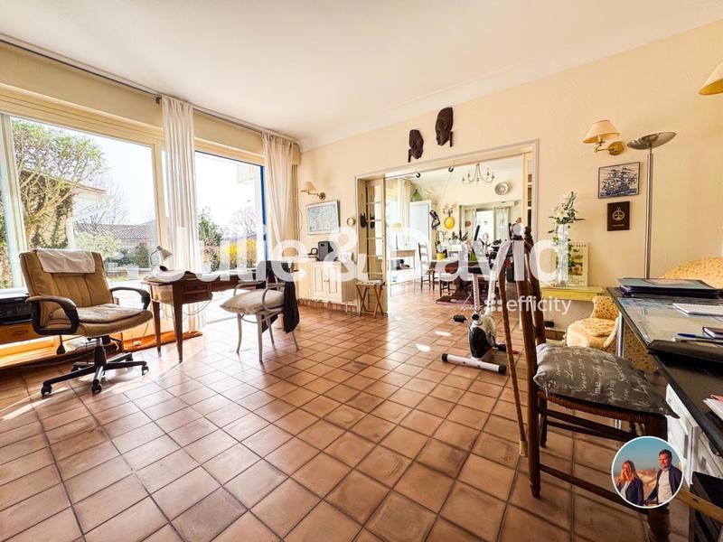 Maison - 400 m² - 12 pièces