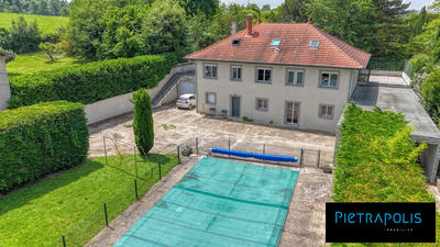 Maison - 270 m² - 9 pièces