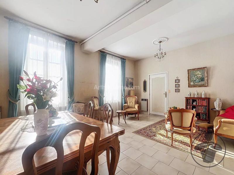 Maison - 252 m² - 9 pièces