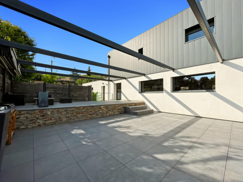 Maison - 226 m² - 7 pièces