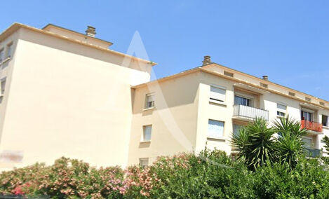 Appartement - 90 m² - 5 pièces