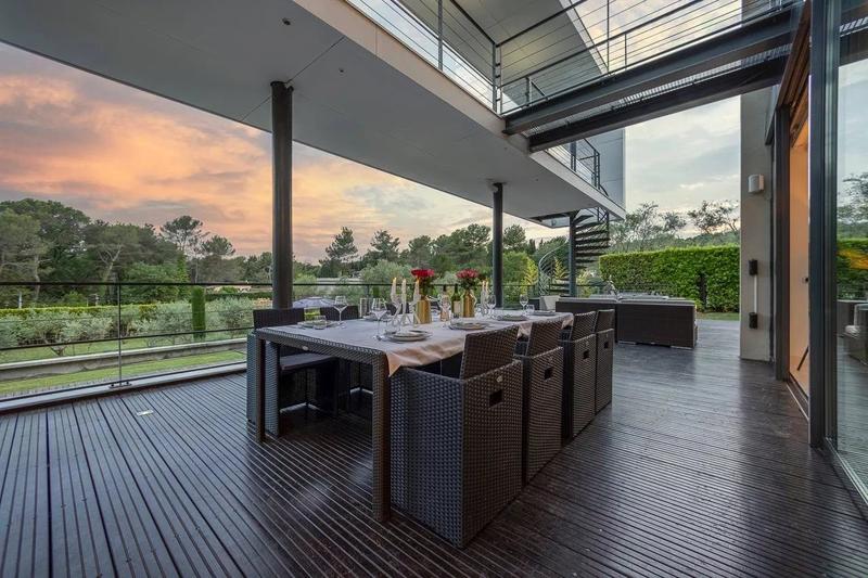 Maison - 480 m² - 8 pièces