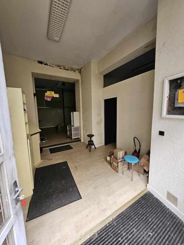 Local commercial - 218 m²