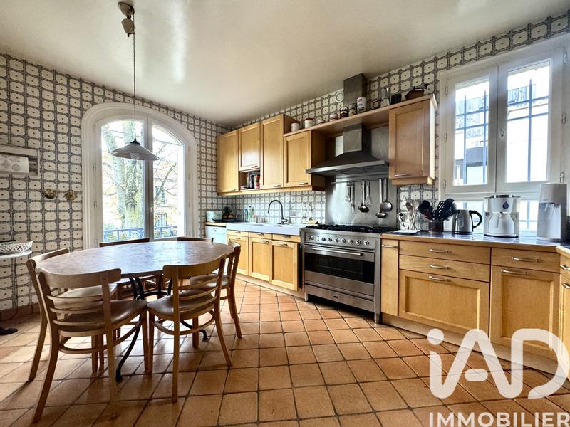 Maison - 262 m² - 9 pièces