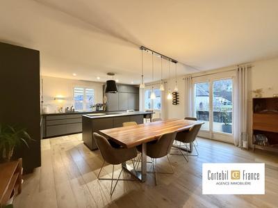 Appartement - 99 m² - 4 pièces