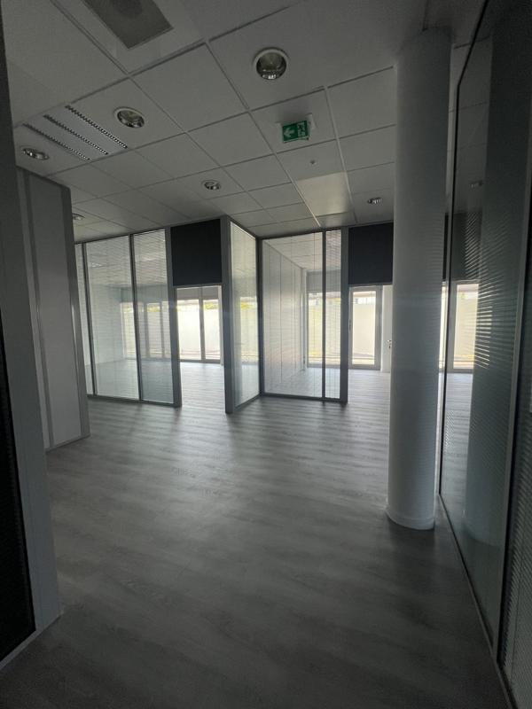 Bureau - 236 m²
