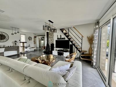 Maison - 220 m² - 9 pièces