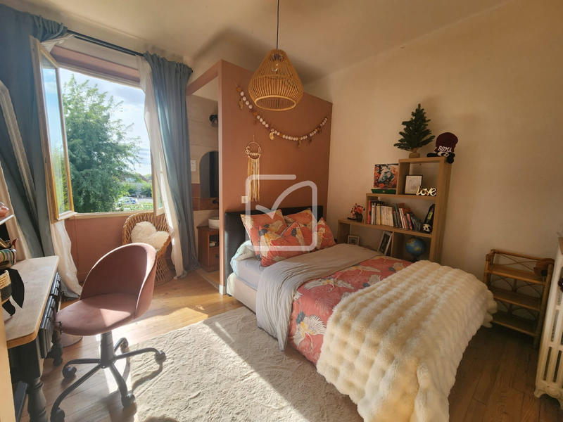 Maison - 200 m² - 8 pièces