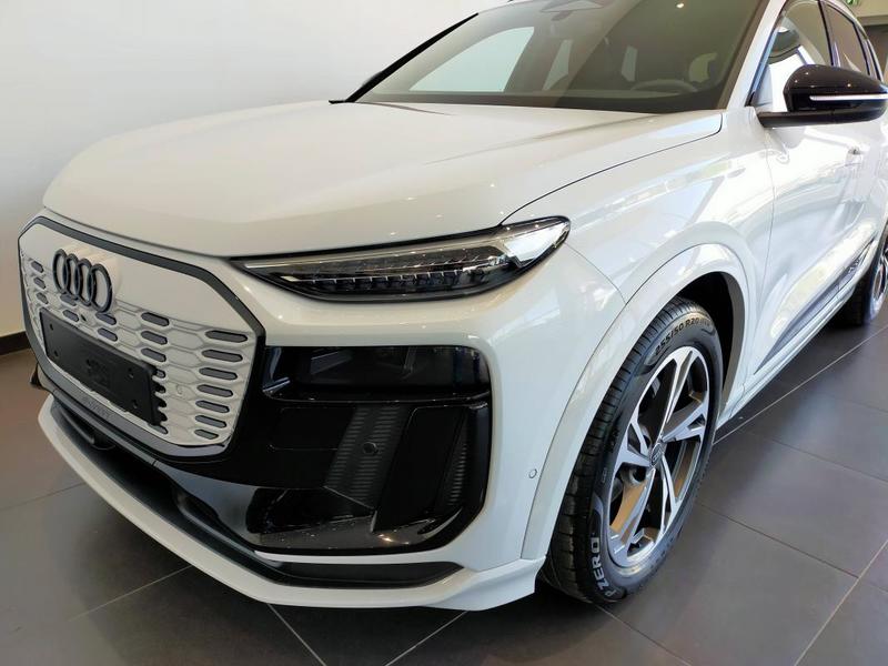 Audi q6 e-tron 306 ch 100 kWh performance s line