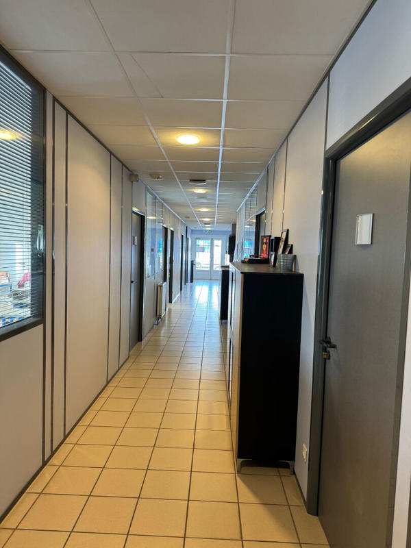 Local d'activité / Entrepôt - 255 m²