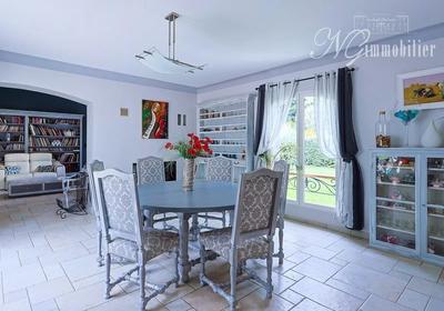 Villa - 270 m² - 10 pièces