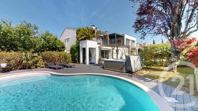 Maison - 234 m² - 6 pièces