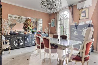 Maison de ville - 325 m² - 11 pièces