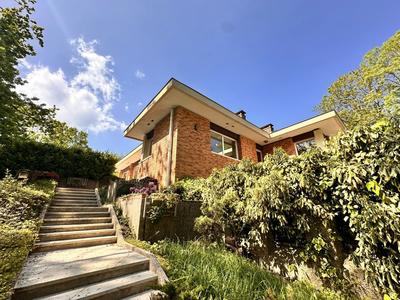 Maison - 240 m² - 6 pièces