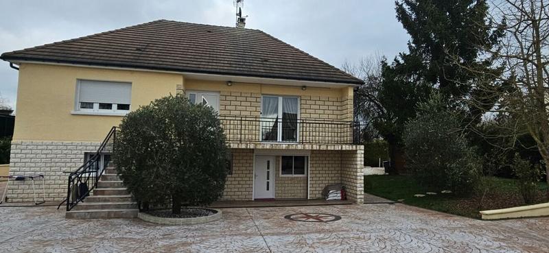 Maison - 207 m² - 7 pièces