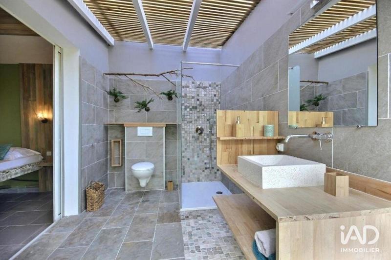 Maison - 277 m² - 8 pièces