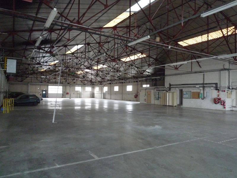 Entrepôt - 3 000 m² - 6 pièces