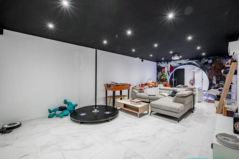 Maison - 187 m² - 10 pièces