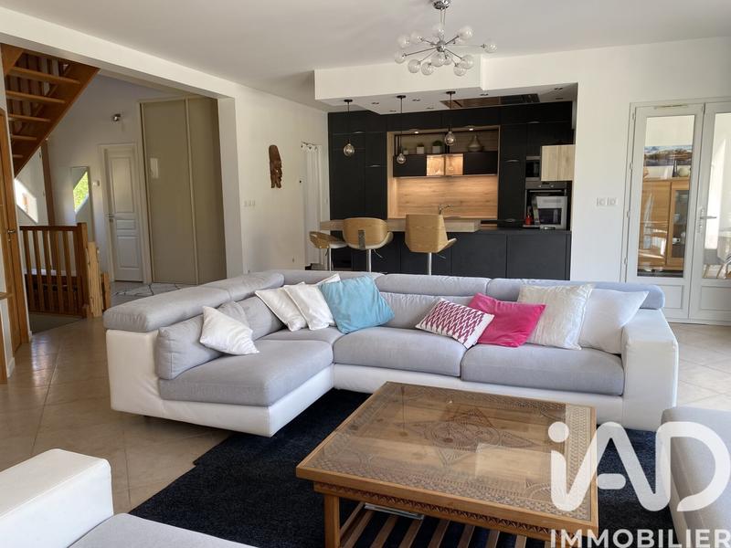 Maison - 236 m² - 7 pièces