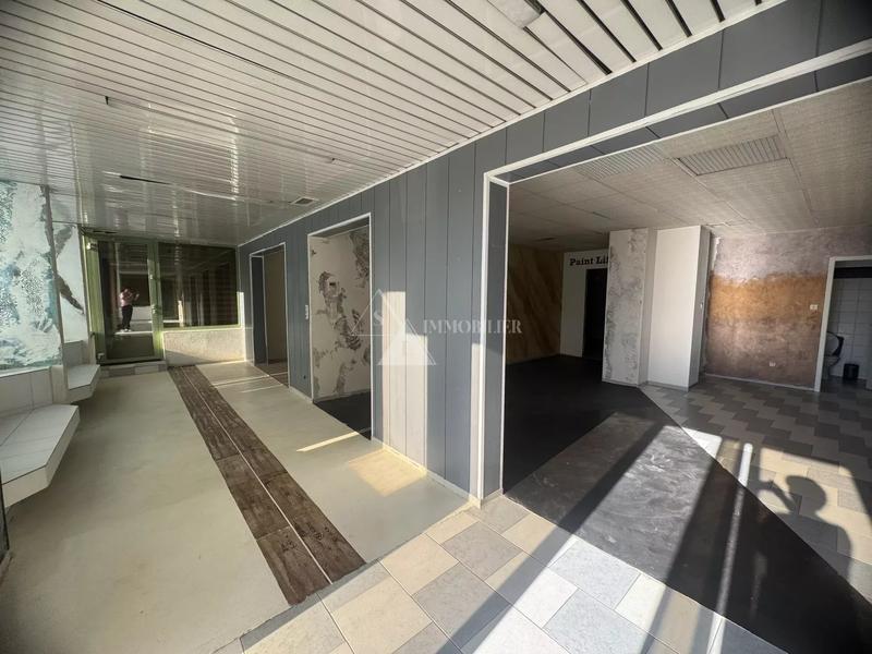 Local commercial - 177 m² - 1 pièce