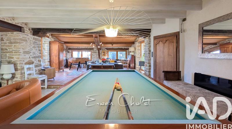 Maison - 246 m² - 7 pièces