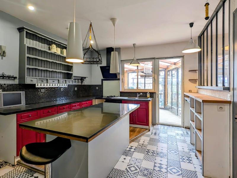 Maison - 180 m² - 8 pièces