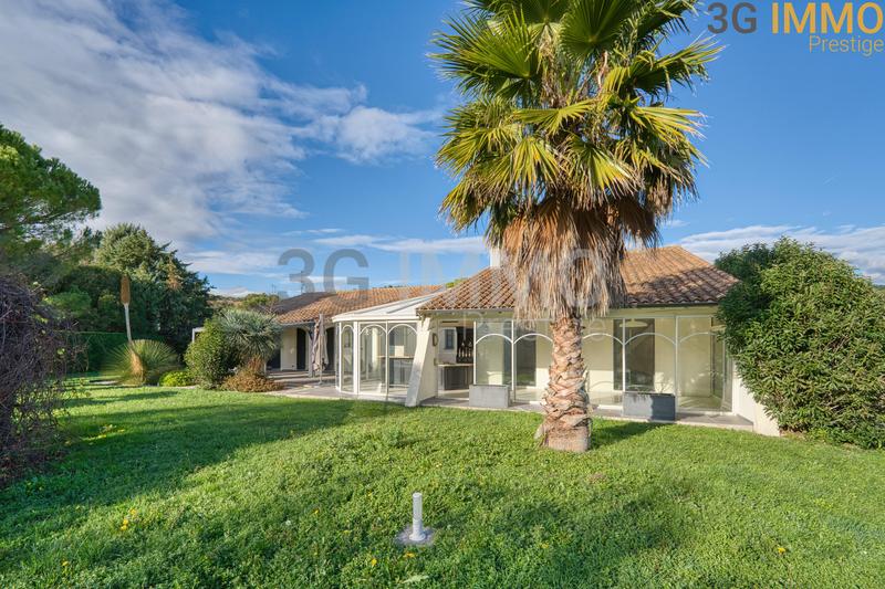 Villa - 209 m² - 8 pièces