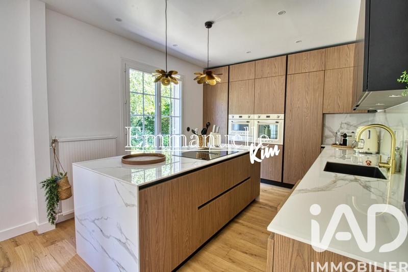 Maison - 270 m² - 10 pièces