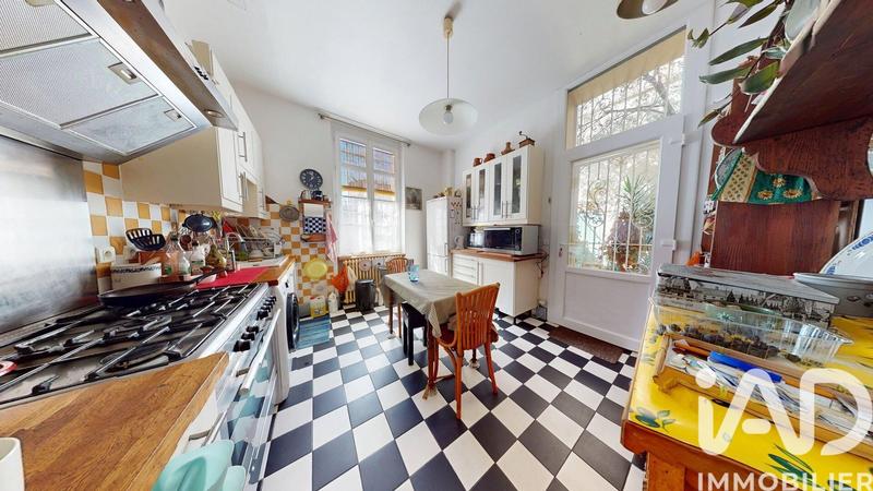 Maison - 328 m² - 10 pièces