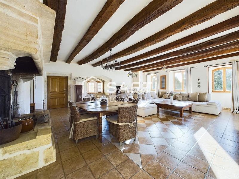 Maison - 159 m² - 8 pièces