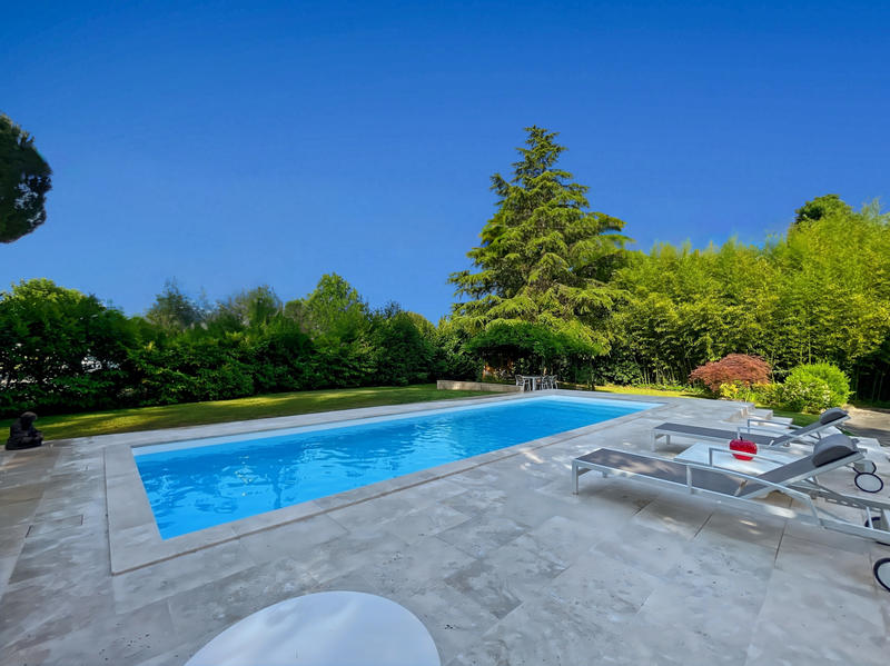 Maison - 215 m² - 8 pièces