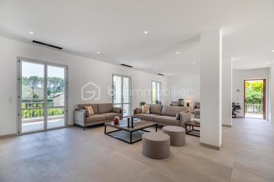 Villa - 243 m² - 6 pièces