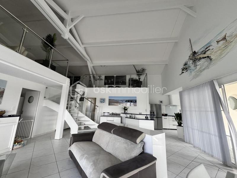 Maison - 202 m² - 5 pièces