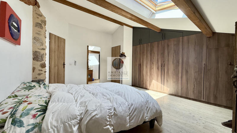 Maison - 280 m² - 9 pièces