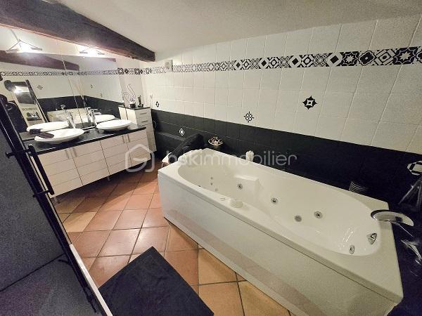 Demeure - 379 m² - 10 pièces