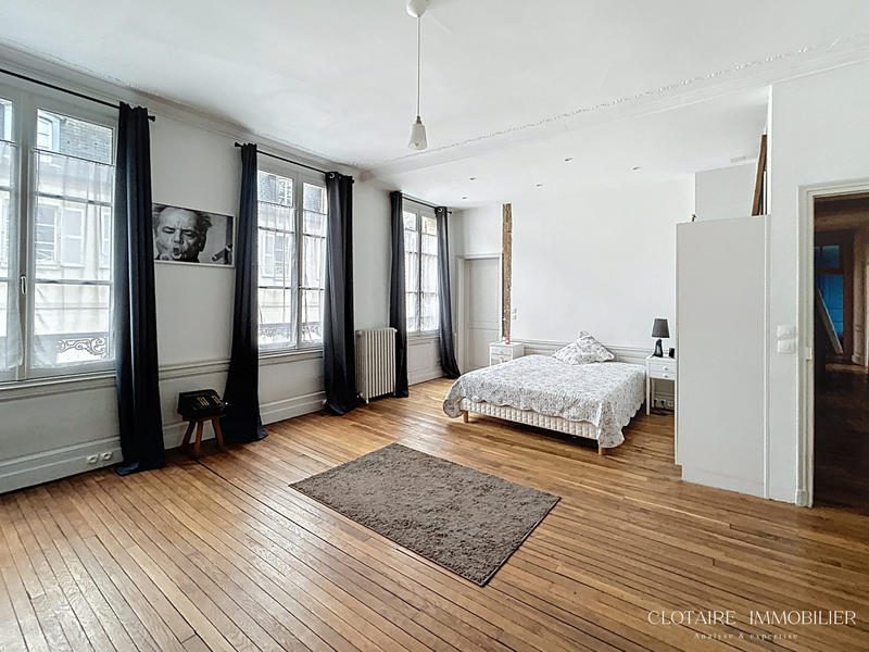 Maison - 600 m² - 12 pièces